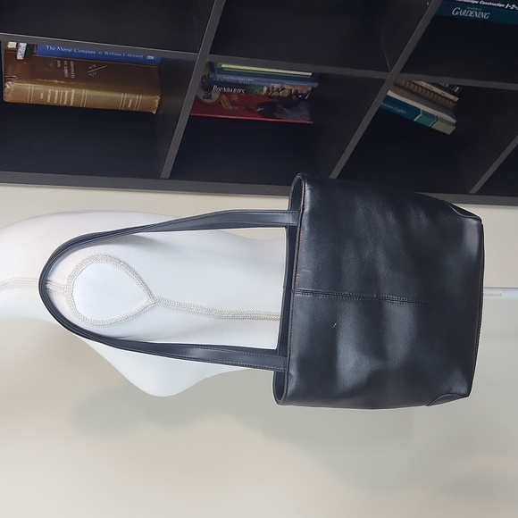 ANDREA VICCARO Black Vegan Leather (?) Thread Detail Top Zip Shoulder Bag - Picture 2 of 12